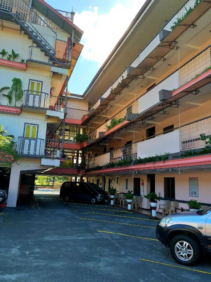 Sola Eleganza Apartelle ケソンシティ エクステリア 写真